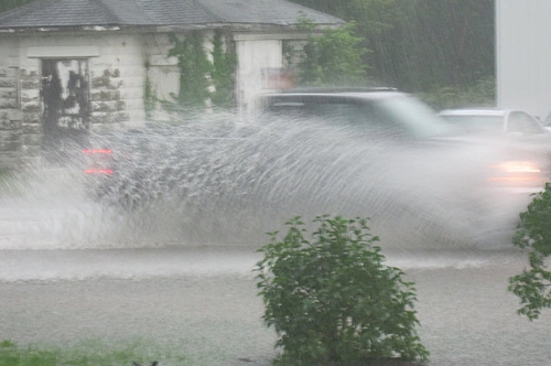 梦见妈妈大雨淋湿